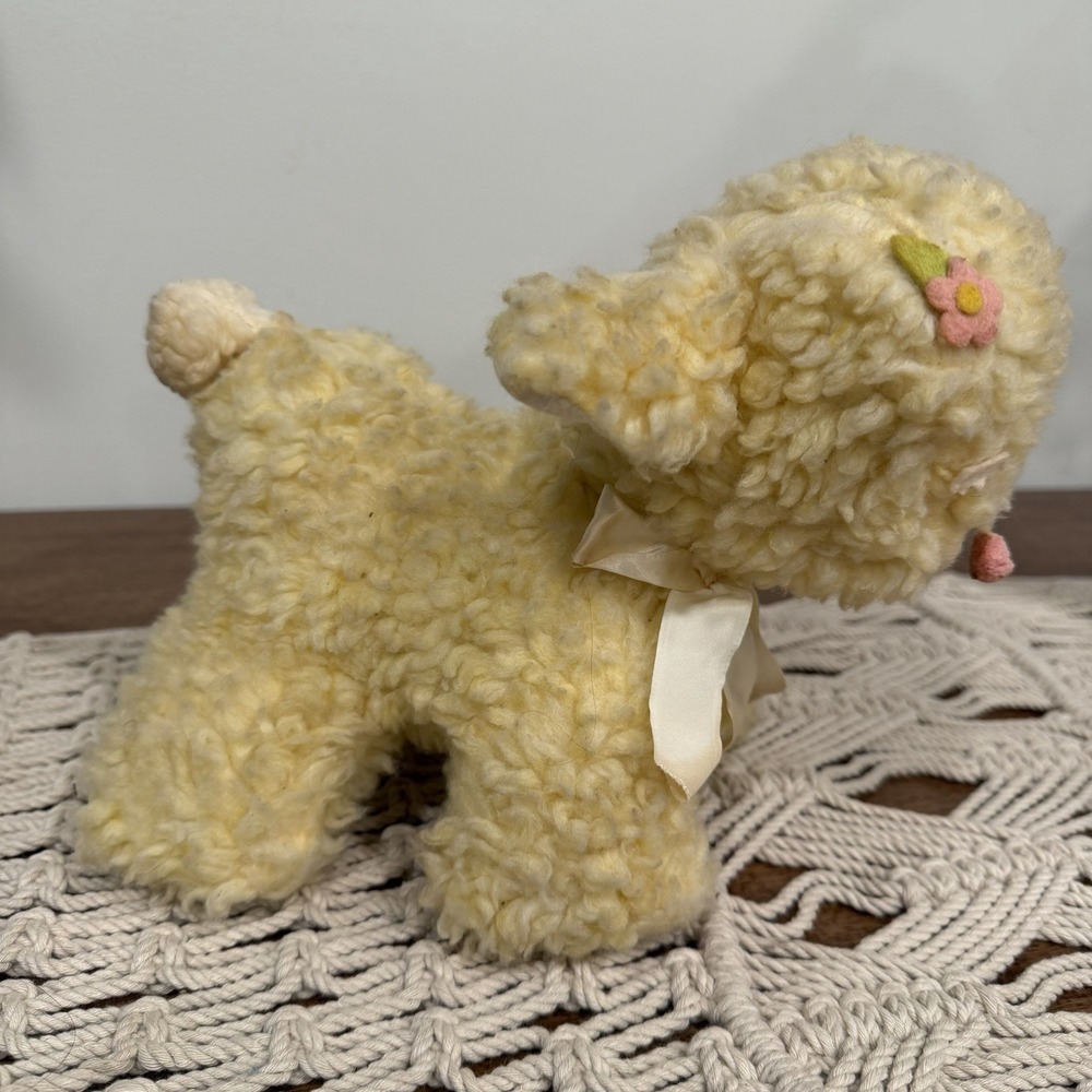 Vtg Eden Stuffed Lamb Rattle Lullaby Plush Standing Neck Bow Flower Eyelashes - Picture 2 of 9